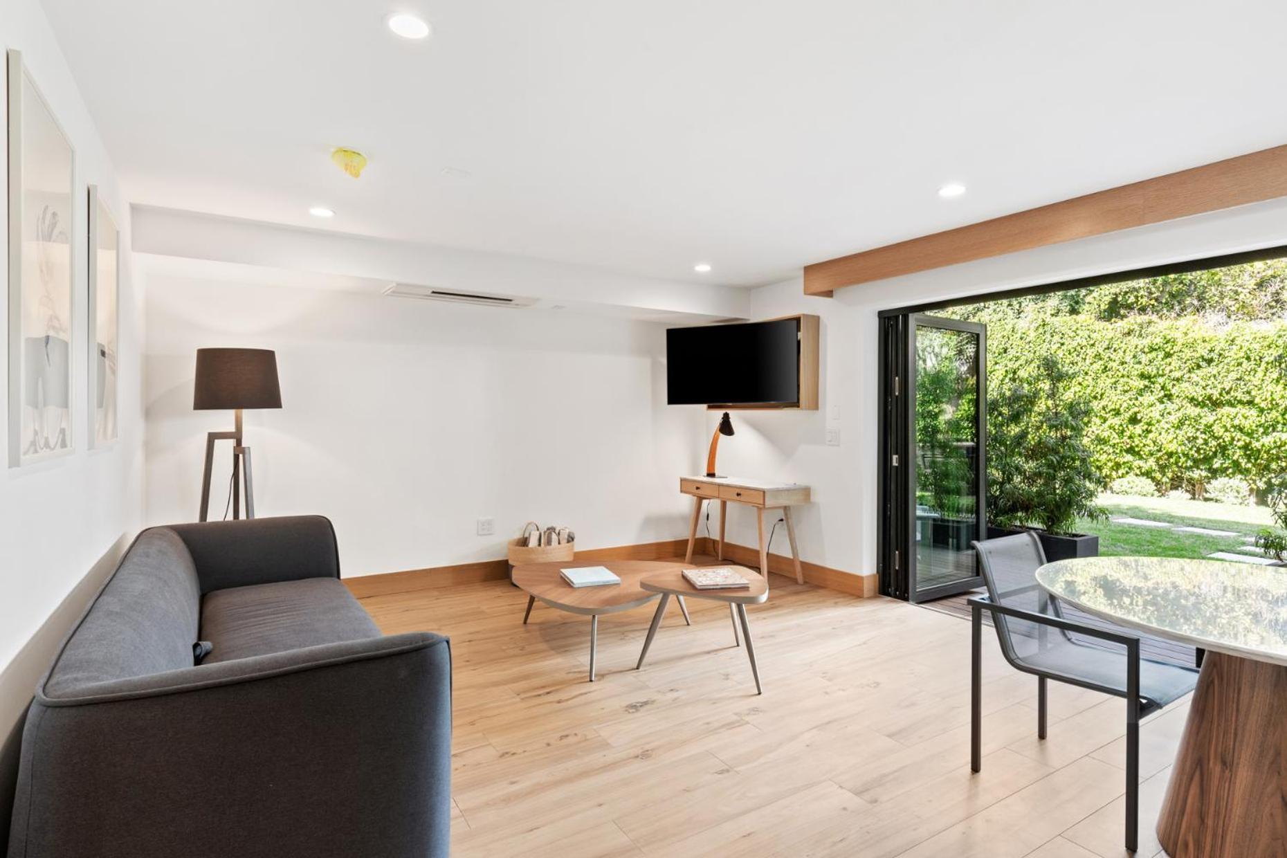 Malibu Sand Carbon Beach Suites Luaran gambar