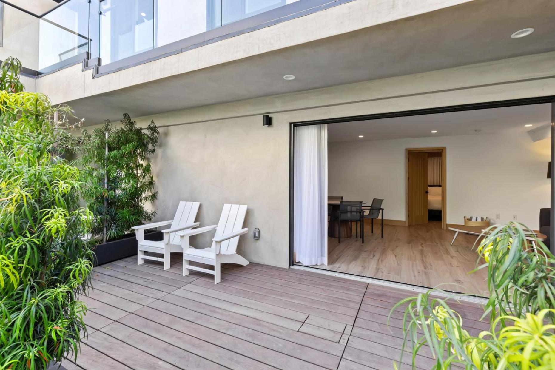 Malibu Sand Carbon Beach Suites Luaran gambar